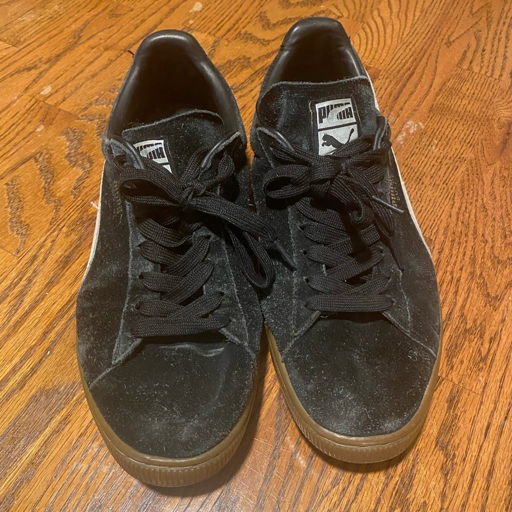Men’s 10.5 puma suede sneakers